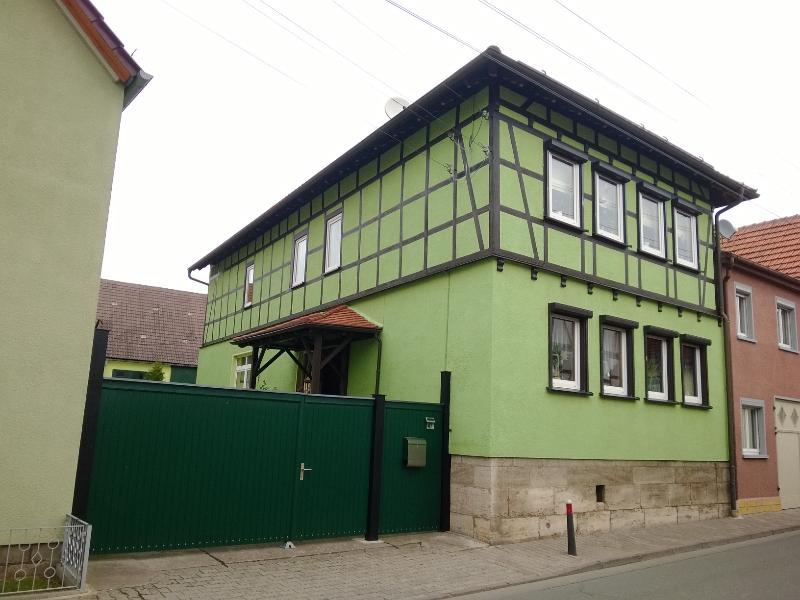 Ansicht Haus mit Zufahrt