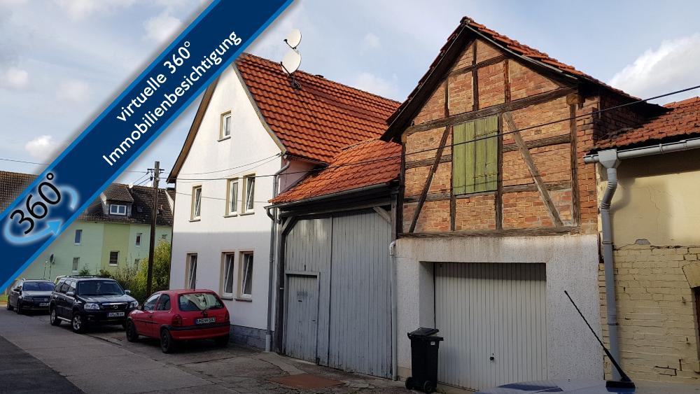 Hausansicht mit Garage