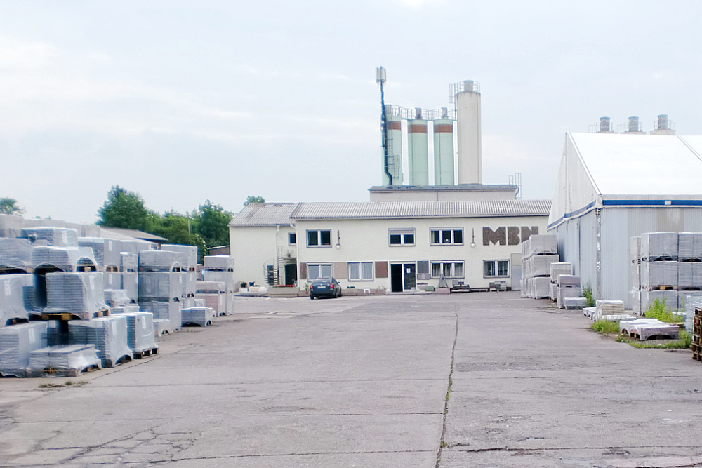 Lagerhalle mit Verwaltungsgebäude